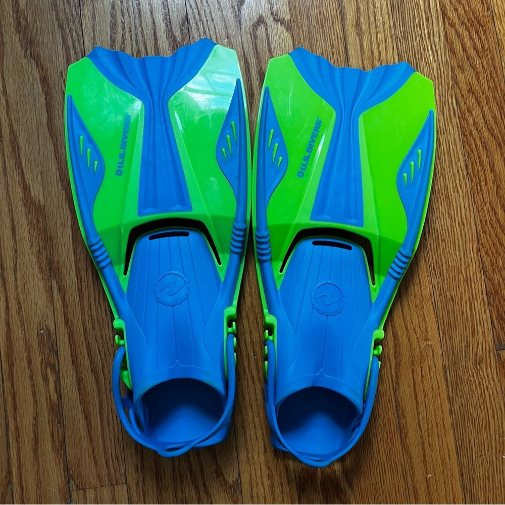 US Divers green Blue  fins and mesh bag Unisex size 5-8